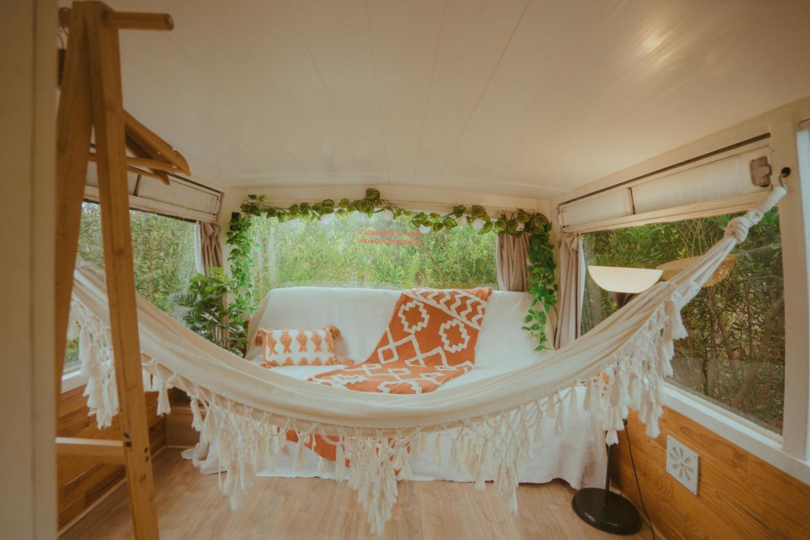 The Amazing Inacio Bus Converted Home Сінтра Екстер'єр фото