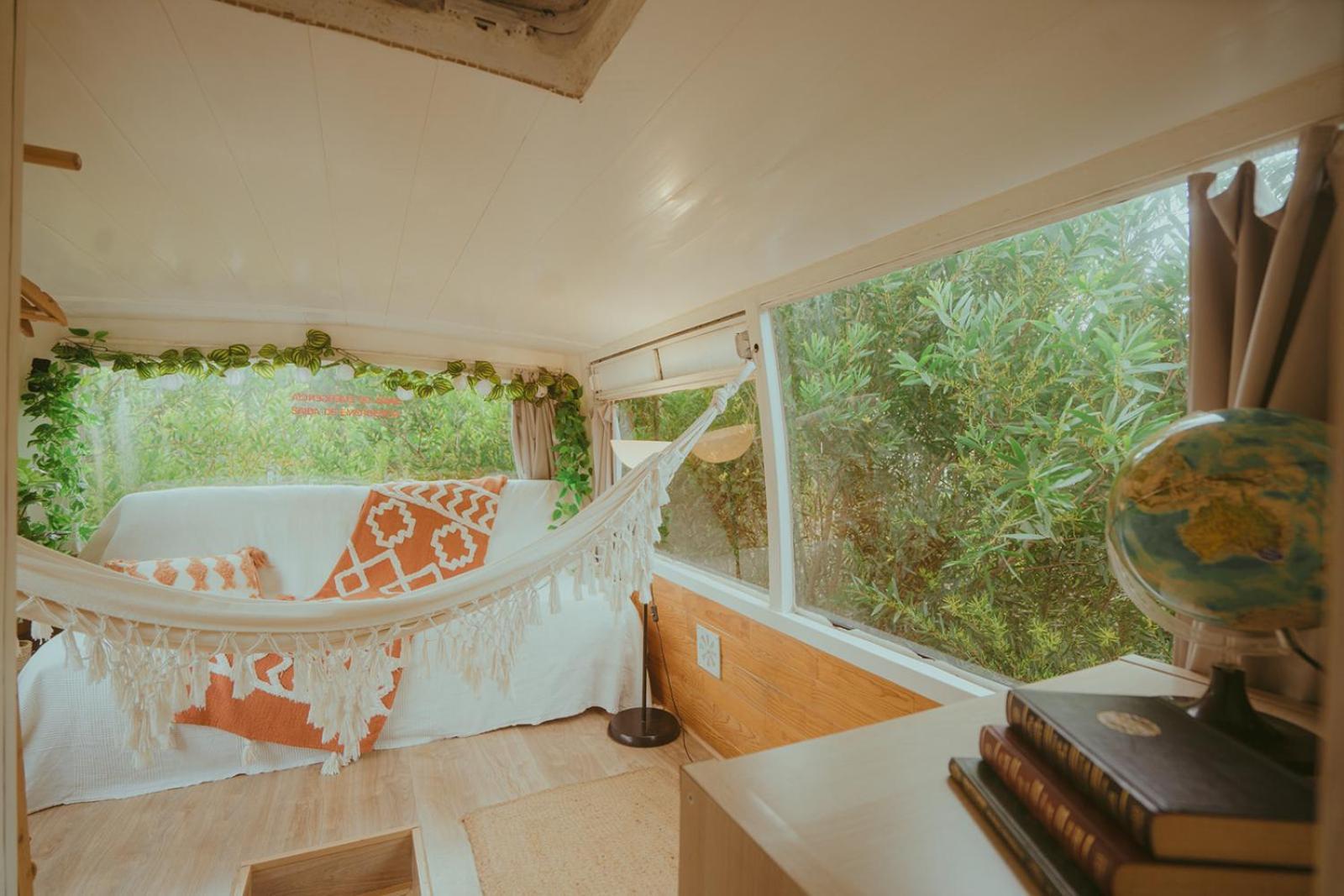The Amazing Inacio Bus Converted Home Сінтра Екстер'єр фото