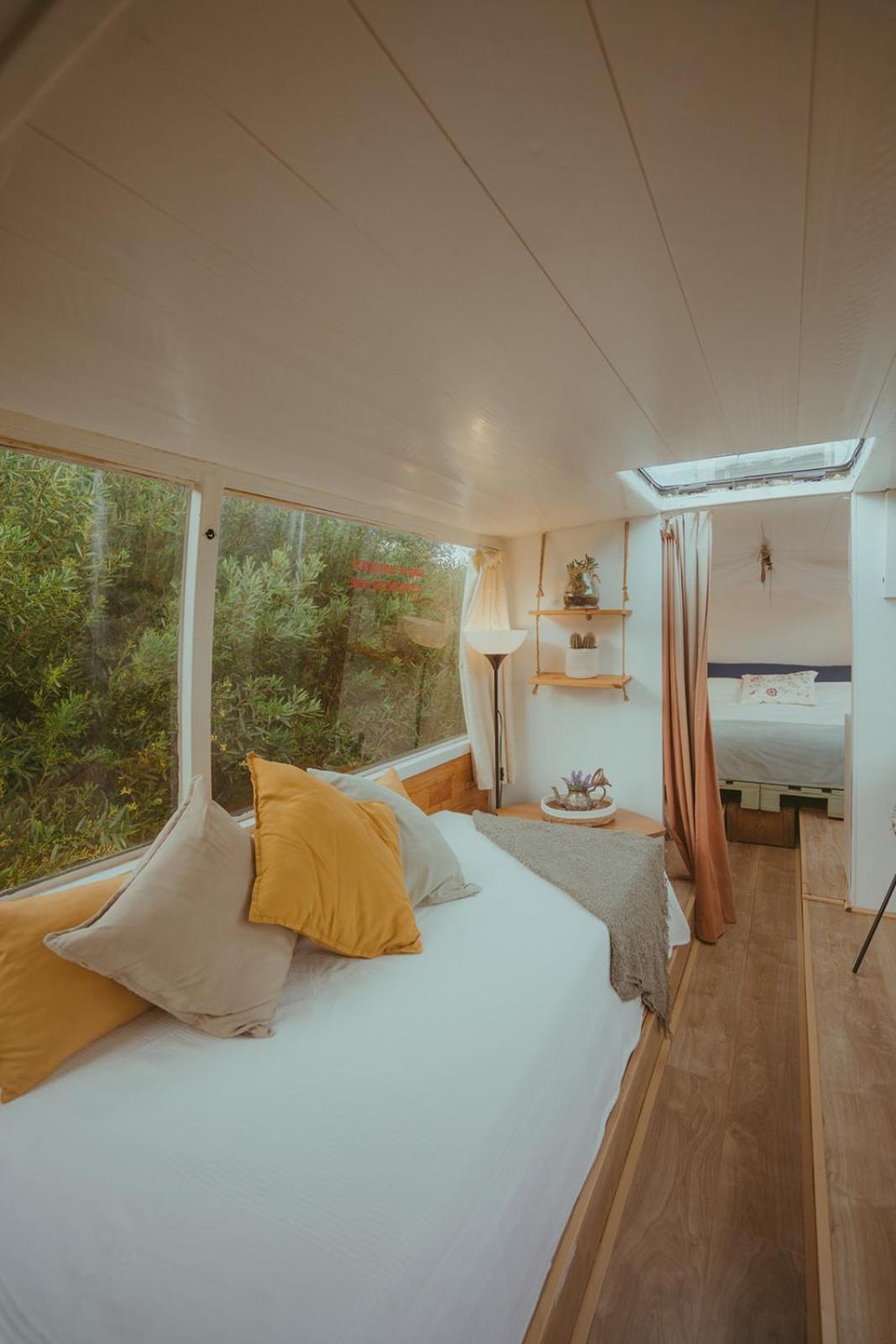 The Amazing Inacio Bus Converted Home Сінтра Екстер'єр фото