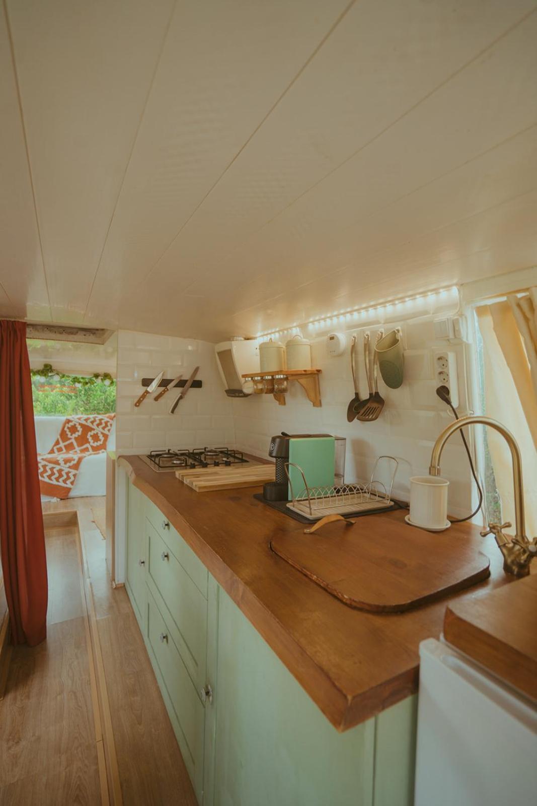 The Amazing Inacio Bus Converted Home Сінтра Екстер'єр фото